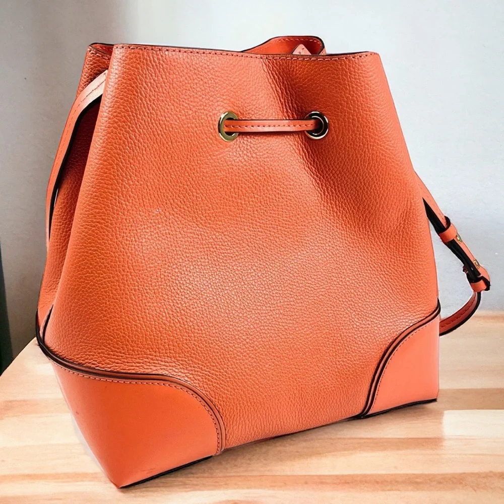 MICHAEL KORS Mercer Gallery Bucket Bag Coral Pink - Picture 3 of 7